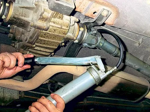 Шприцевание крестовины карданного вала (за точку)