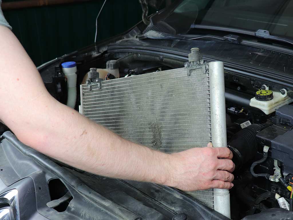 Замена радиатора кондиционера